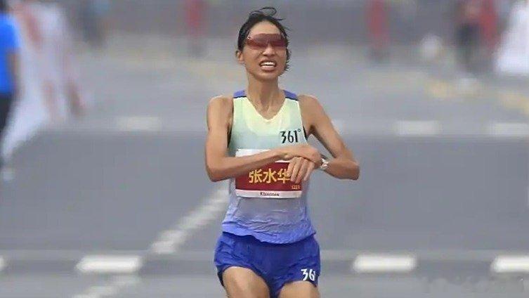 凤凰新闻【白岩松谈张水华事件：医院有医院的规定，但我们可以换个角度看问题】白岩松