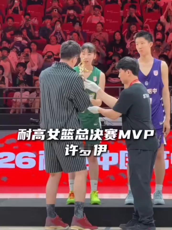 耐高女篮总决赛MVP许梦伊。
转身过人一气呵成，防守端贡献盖帽，这个拜佛这个节奏