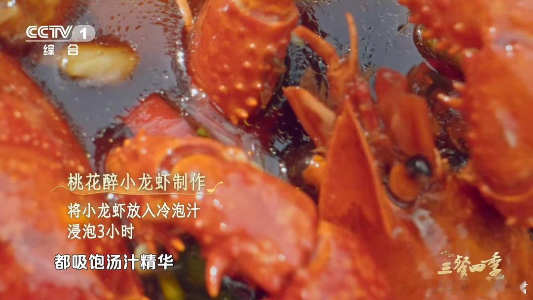 夏天夜宵三件套麻辣十三香蒜蓉小龙虾首选哪个 簋街的小龙虾就是夏天的开关，一盆龙虾