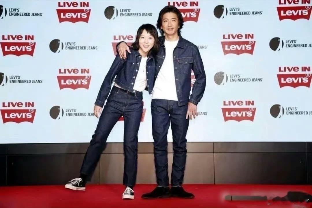 窦靖童和50多岁的木村拓哉在一起，毫无违和感，两人笑的太开心了！ ​​​