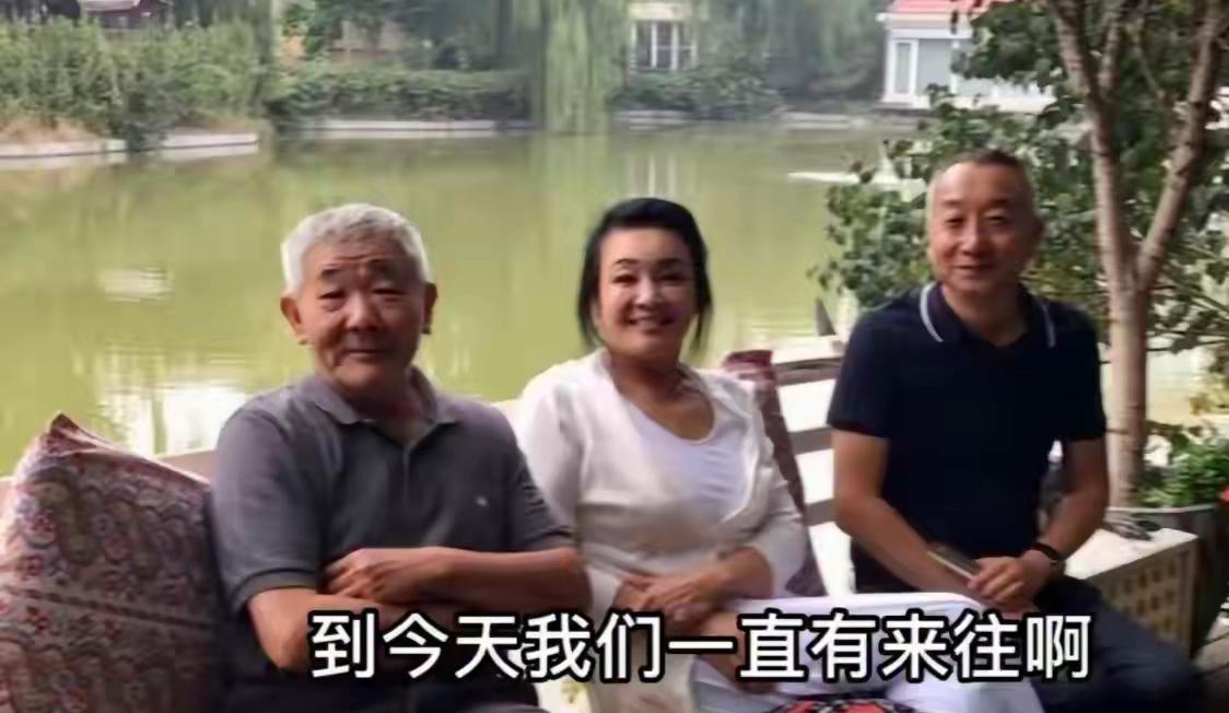 张兰的友人讲述了他和张兰相识到现在的一些趣事。网友表示:终于知道为什么张兰会选择