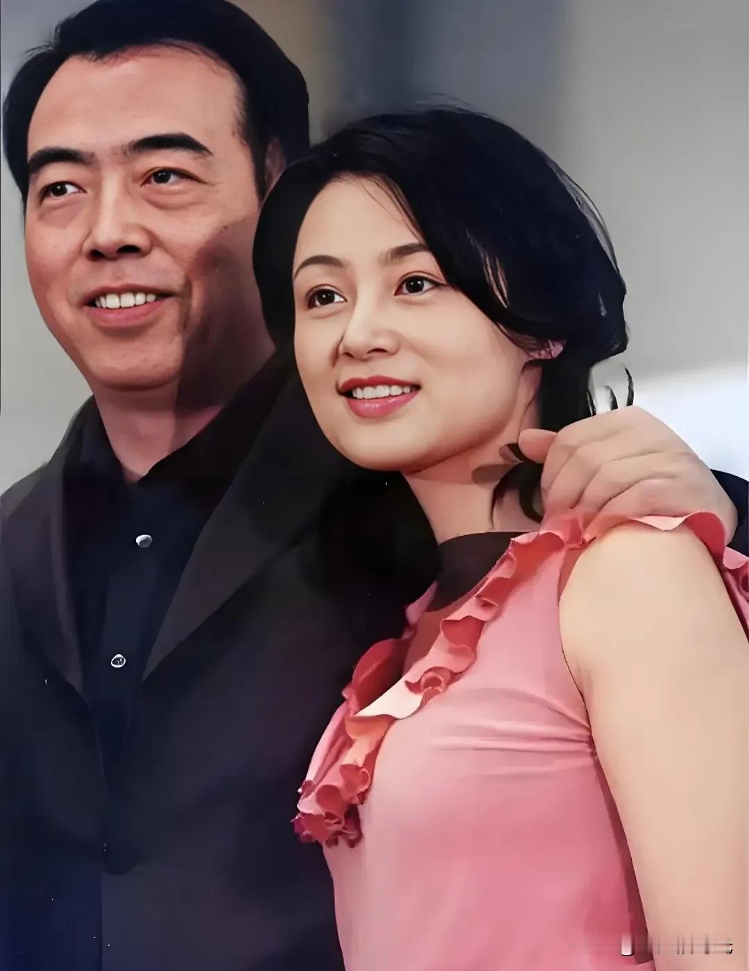 陈凯歌说，陈红的每一件衣服都是他买的。

他去澳大利亚，一次性买回来30多件衣服