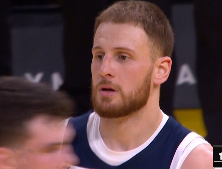 输了 输给了迪文琴佐输给了库里在不的5分钟 勇士一分没有得 森林狼vs勇士