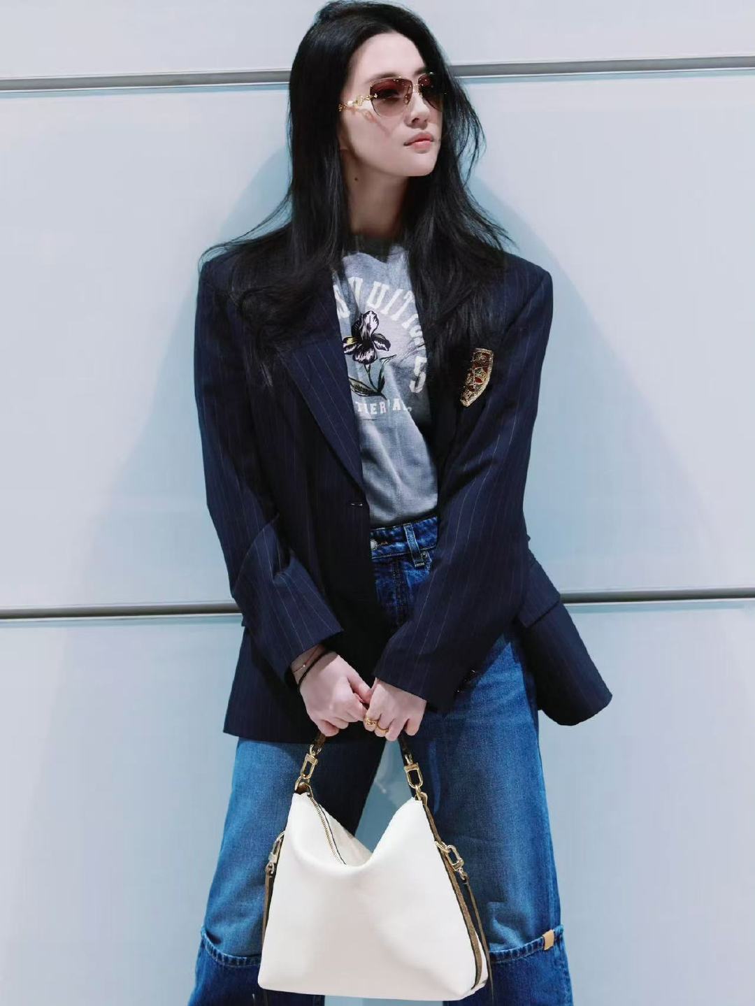 刘亦菲巴黎时装周出发照刘亦菲启程巴黎刘亦菲出发啦～ 坐等美女的美照闪耀巴黎啦！ 