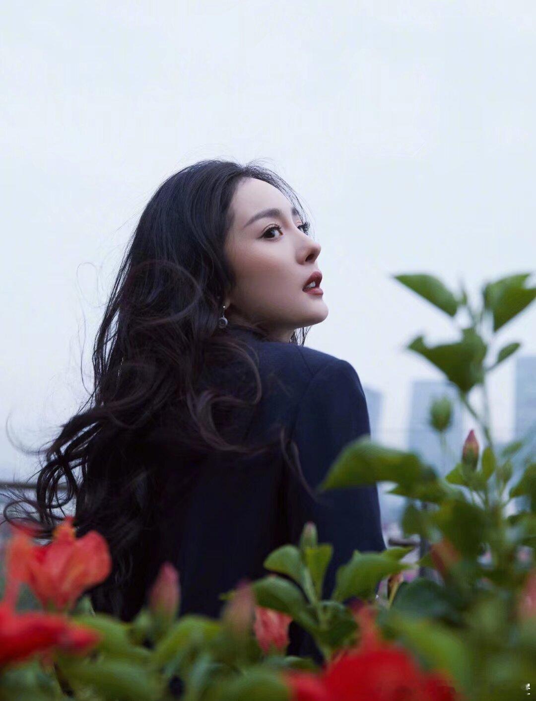 杨幂  🦊杨幂雅诗兰黛品牌全球代言人 如果我们的生活是一部电影，或者说是一部高