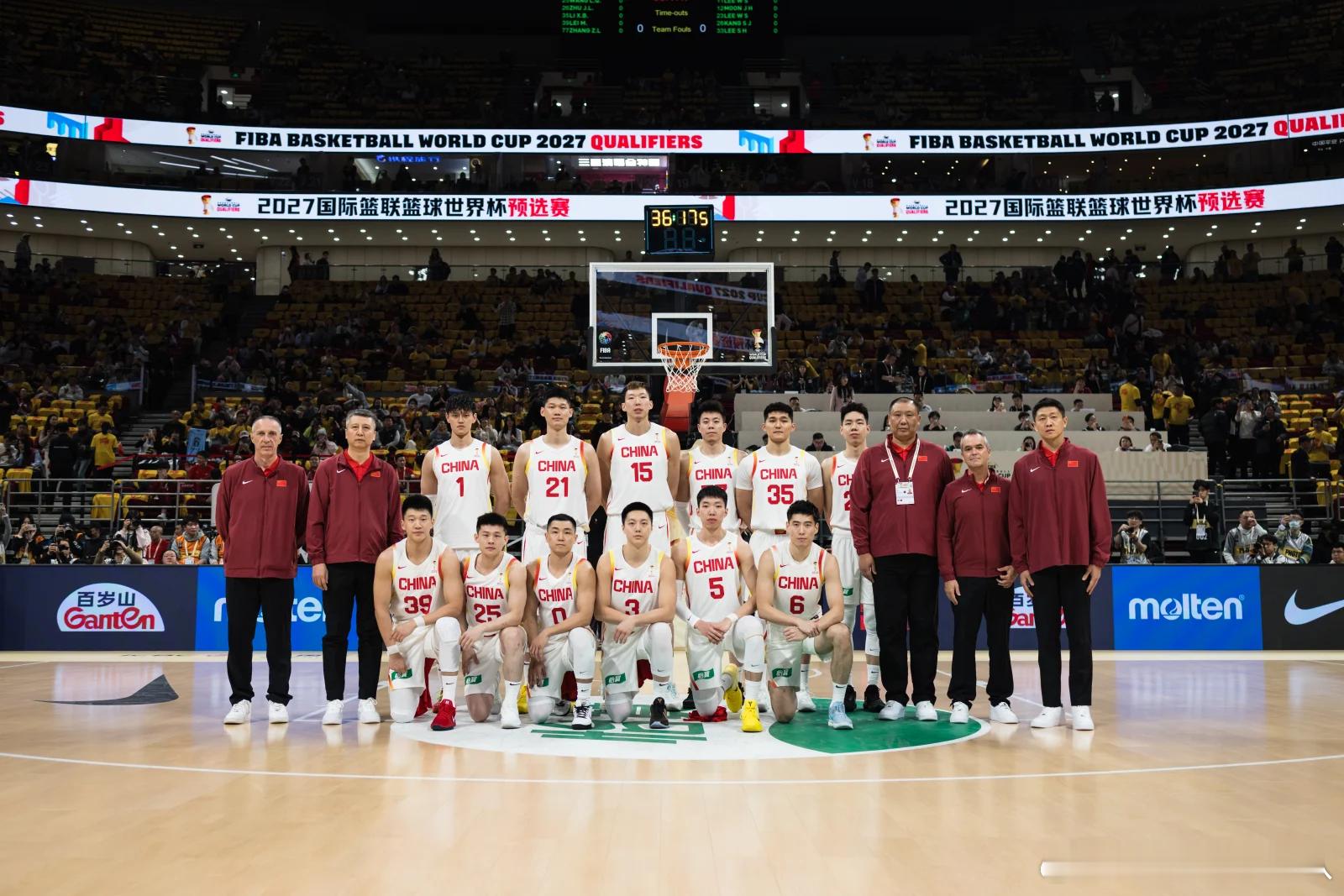 中国男篮半场1个三分 男篮中韩之战，中国男篮半场34-47落后韩国男篮。进攻自然