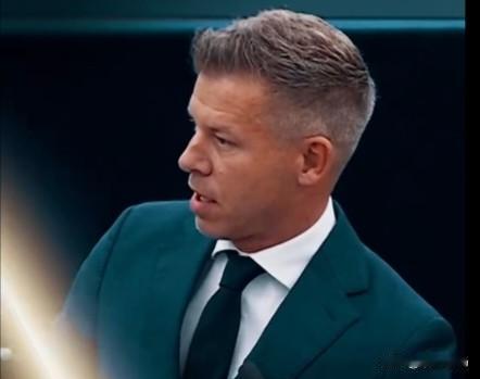 近日，匈牙利总理欧尔班的主要竞争对手彼得·马扎尔，被爆出陷性丑闻。
      