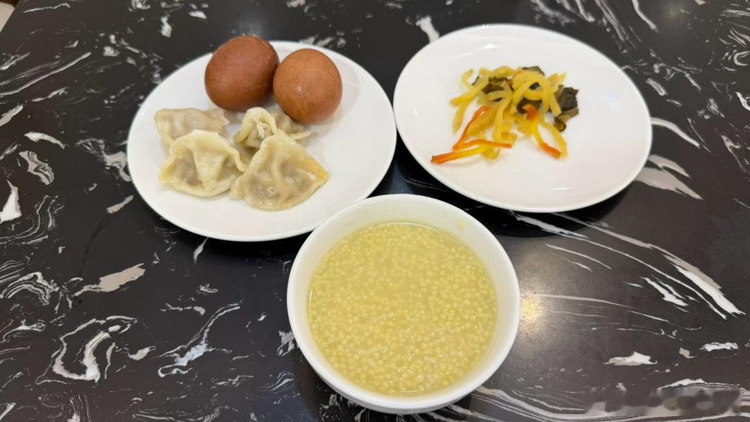 早起，这饭有没有点老登范儿 北京·首都机场T3航站楼