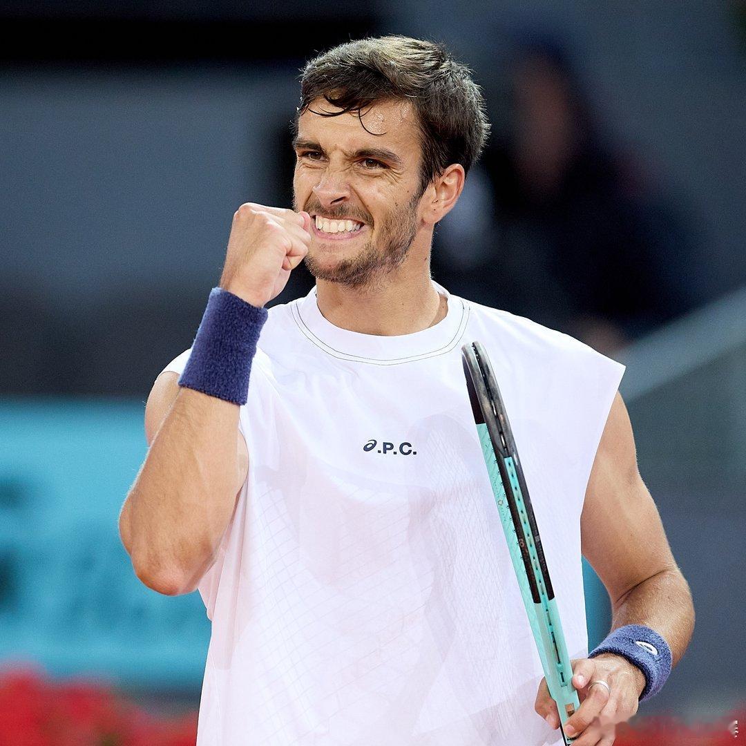 首进赛会八强✅ATP1000 马德里大师赛午夜大战，10号种子穆塞蒂以6-4 6