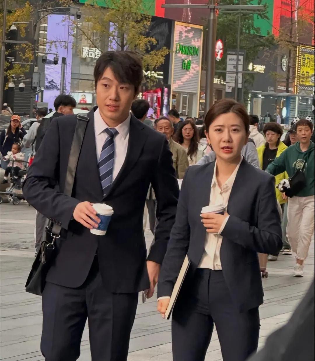 你被福原爱的“漂亮”圈粉了吗？可她的美，远不止一张娃娃脸。

3岁握拍，5岁夺冠