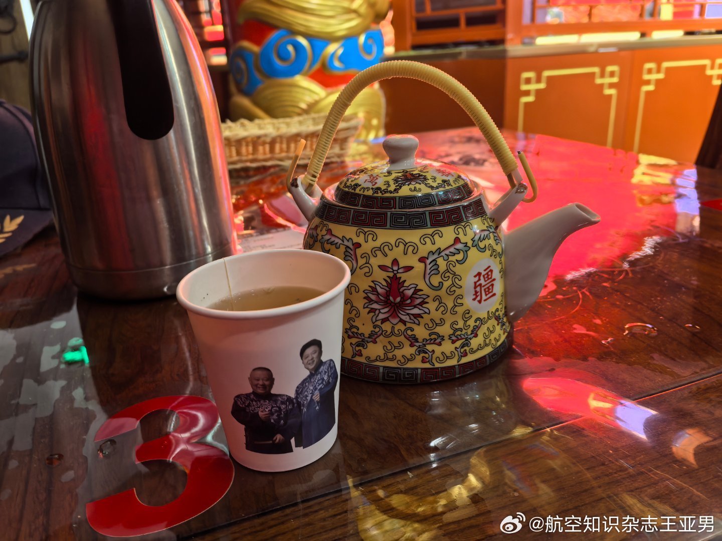 不是只有戏园子里的相声才是相声，只是戏园子里有一批必须靠相声让观众用脚投票才能端