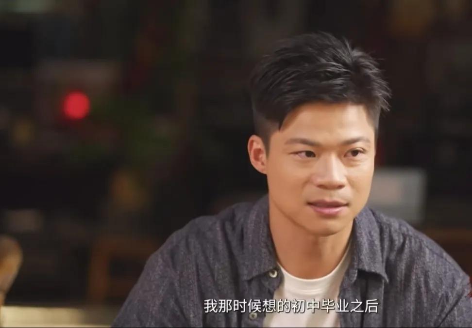苏炳添:“我在还没练体育的时候，我在初三吧，初三的时候我跟几个自己的发小也是小学