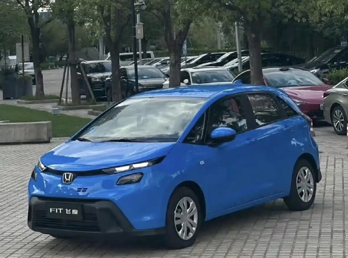 上月销量挂零的飞度实车来了！风格大变 配置升级，这次能逆袭吗？说起一代神车，本田