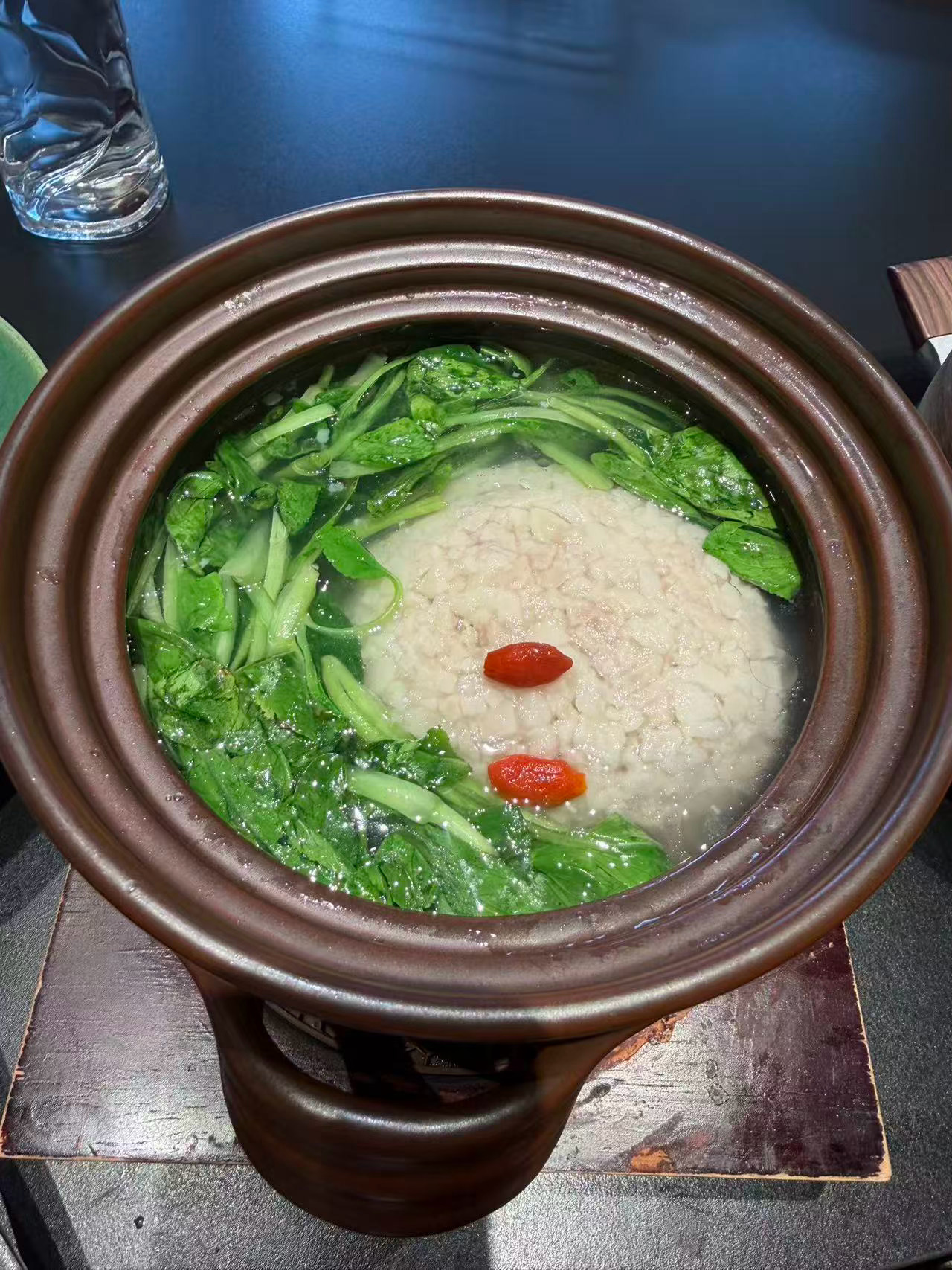 今日份午餐一行六个人这家菜馆主要做徽菜和南京菜的菜比较对我的口味 是我喜欢的味道
