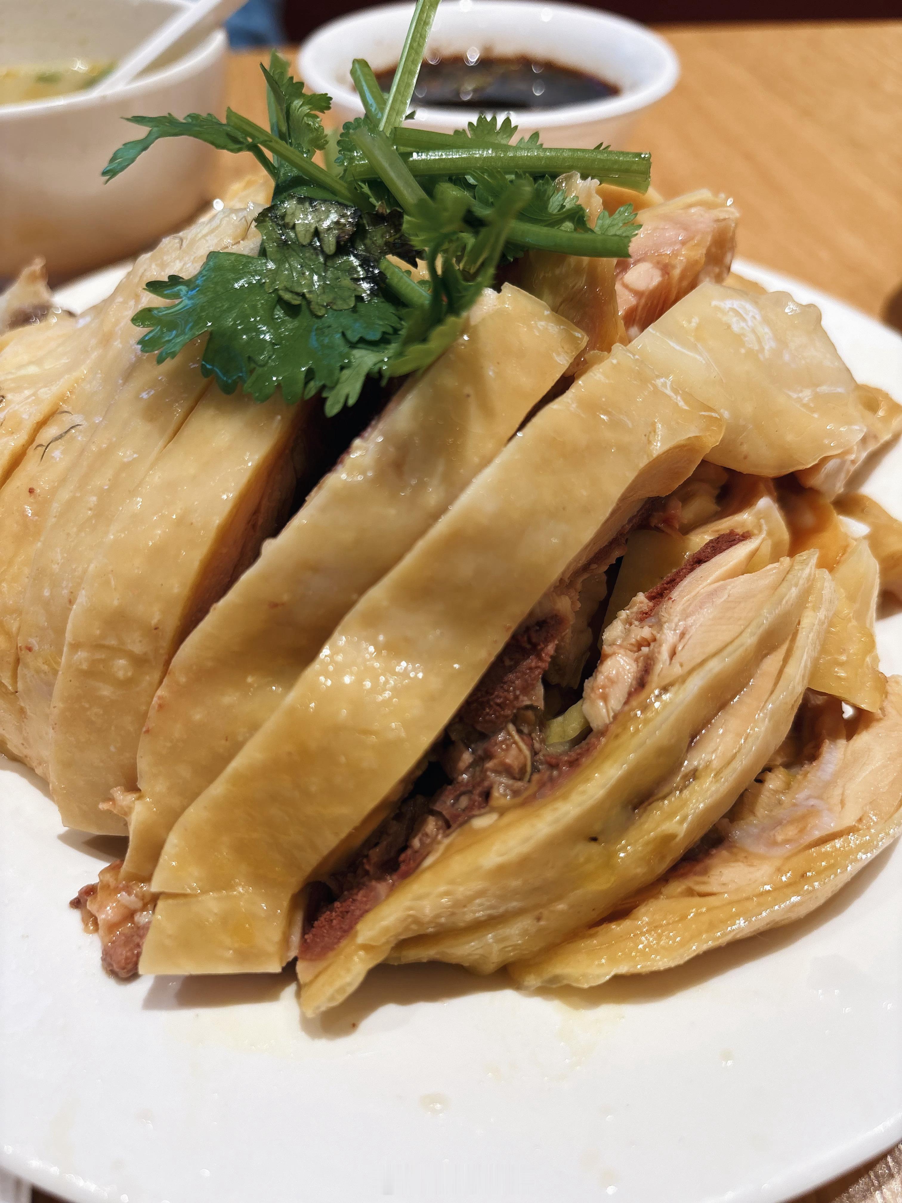 上海振鼎鸡是可以倒闭了，菜单种类只有鸡和面，各方面都不如泰煌鸡，哎，曾经沪上最有