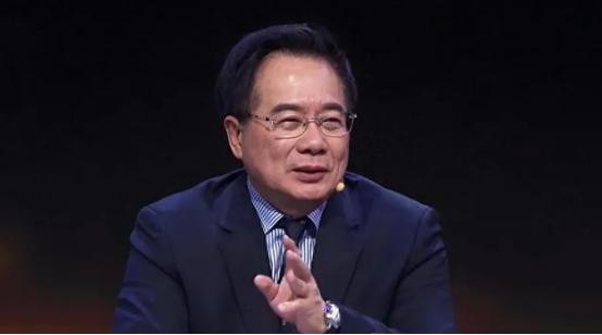 台湾评论员蔡正元博士说，“台湾的上层社会人士70%都拥有美国绿卡和护照，台湾统一