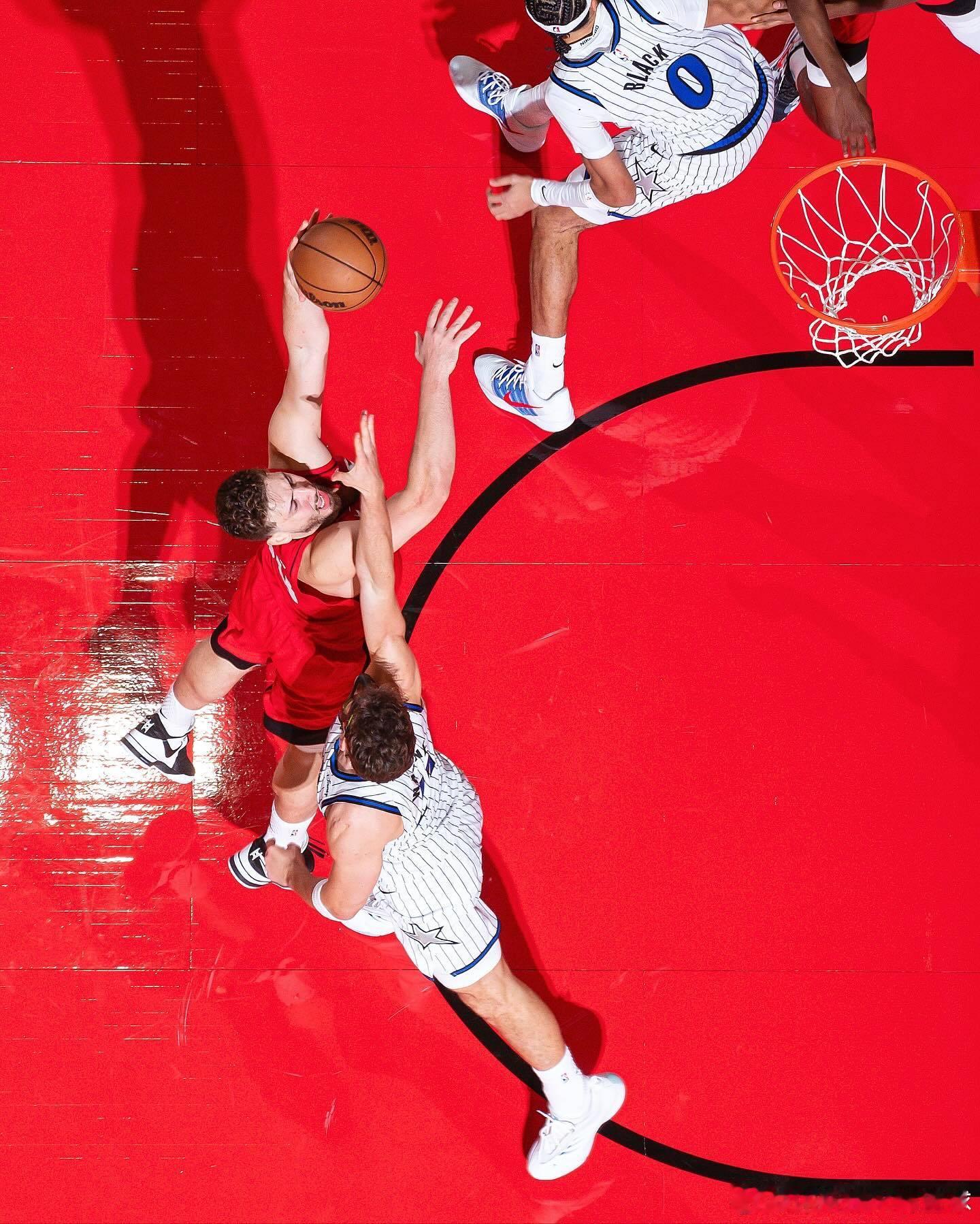 昨日火箭战胜魔术超清赛场图📸📸