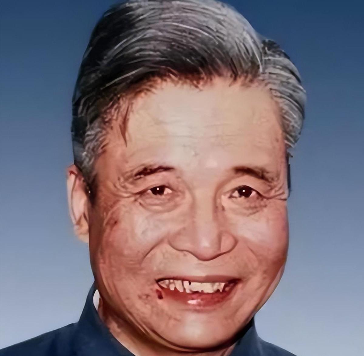 1986年7月，弥留之际的邓稼先突然提出一个愿望，想要再去看一次天安门。轿车即将