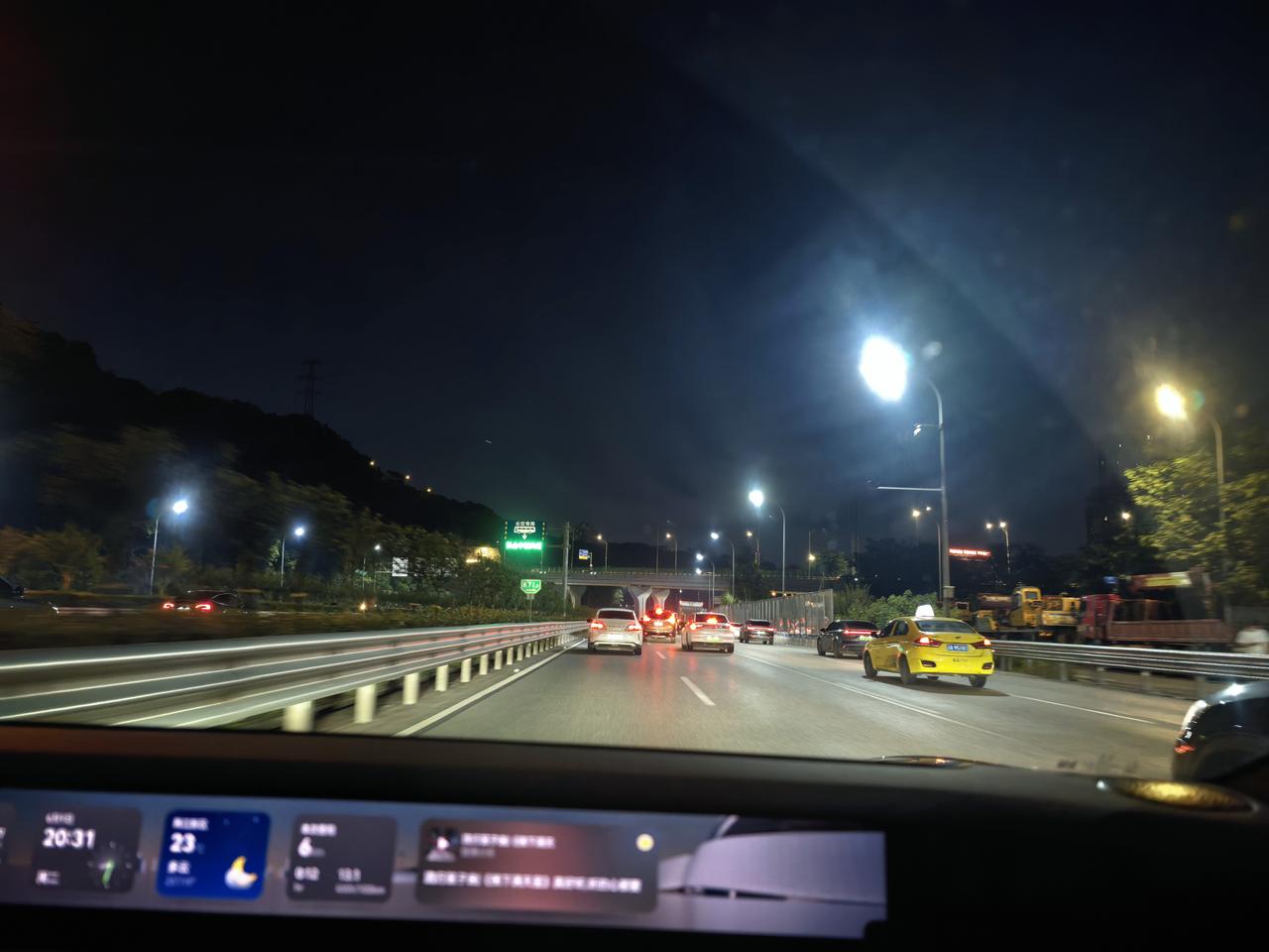 内环高速路上，老公竟然全程用的智驾模式，完全没有考虑我的感受，安全都交给智驾了。