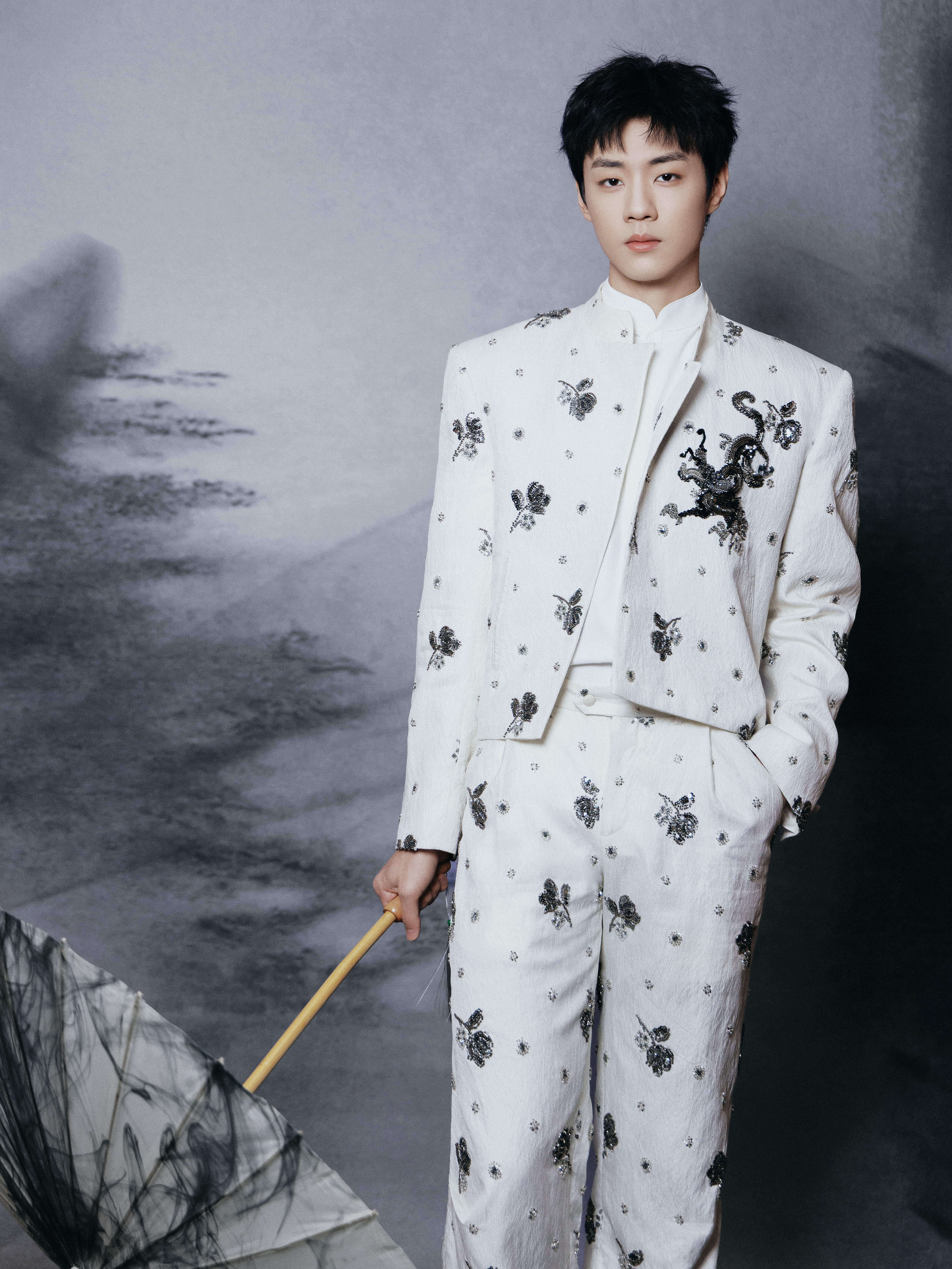 十个勤天陈少熙 发个无水印的(总内存104M)这是不是杨导想要的古风小生