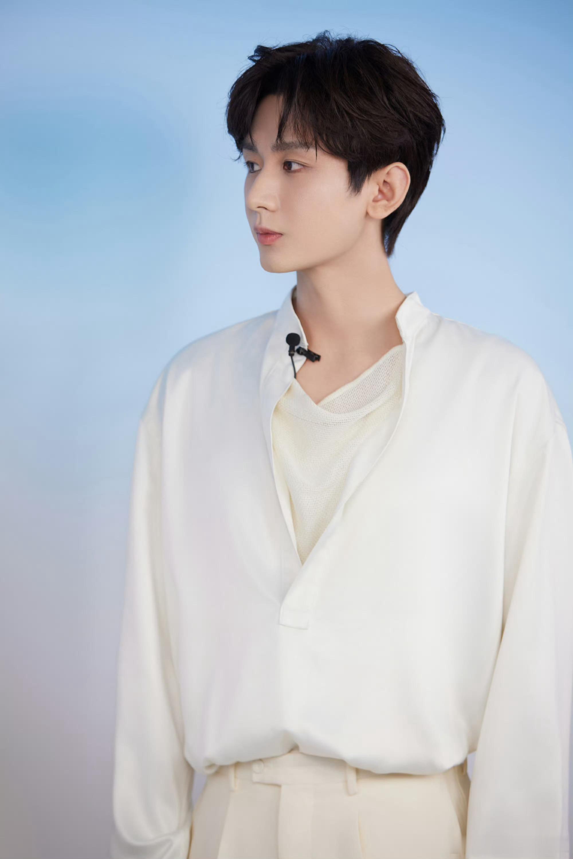 成毅赴山海cy成毅萧秋水李沉舟肖明明成毅用自己的实力与才华，赢得了业内人士和观众