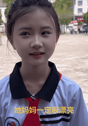 左眼怎么这样的，是故意做斗鸡眼，我家姑娘偶尔搞怪就做!