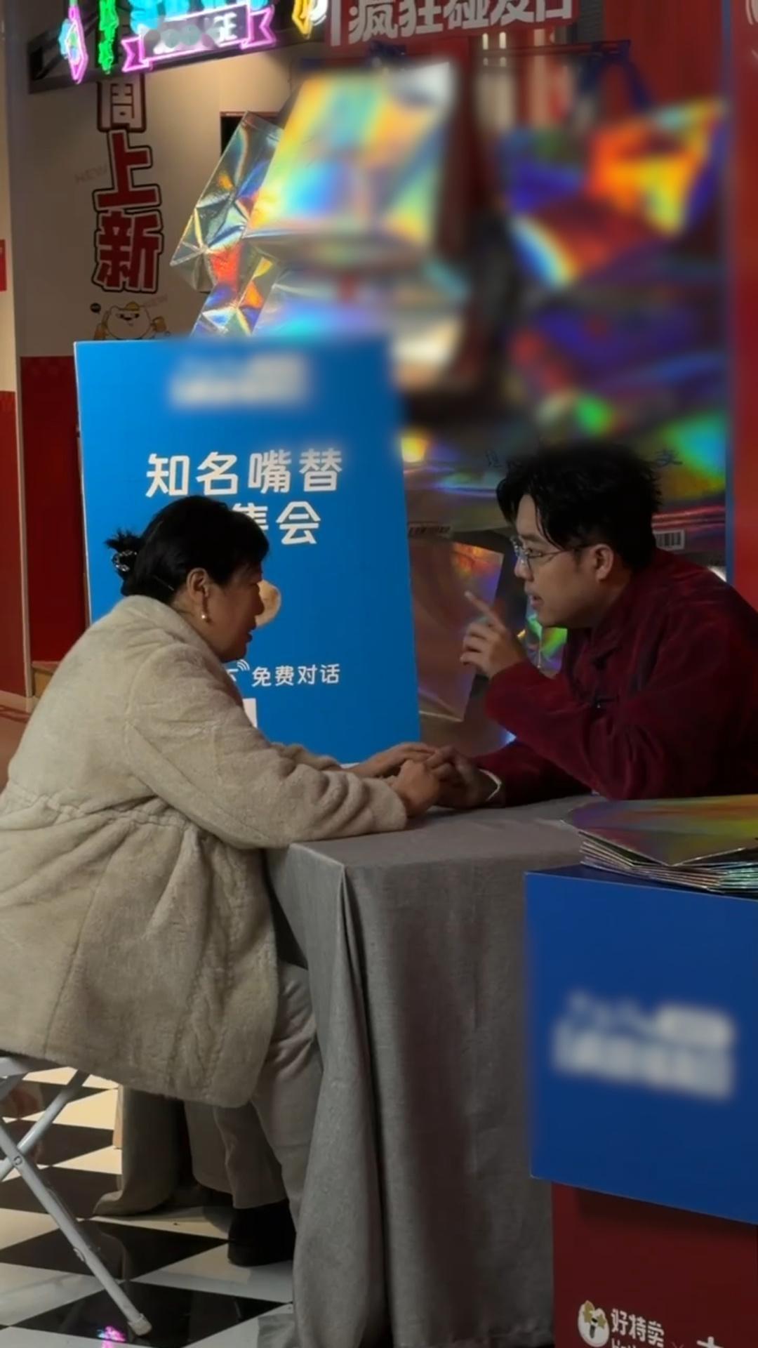 土豆签售会签的竟然是购物袋 有网友偶遇土豆开签售会，我说你们喜人也是好起来了，别