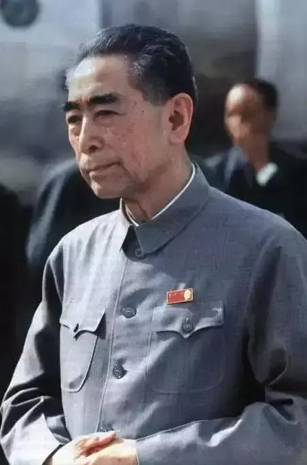 1975年，周总理临终前喊来了秘书，迫切的拉着对方的手，说出了自己的遗嘱。

1