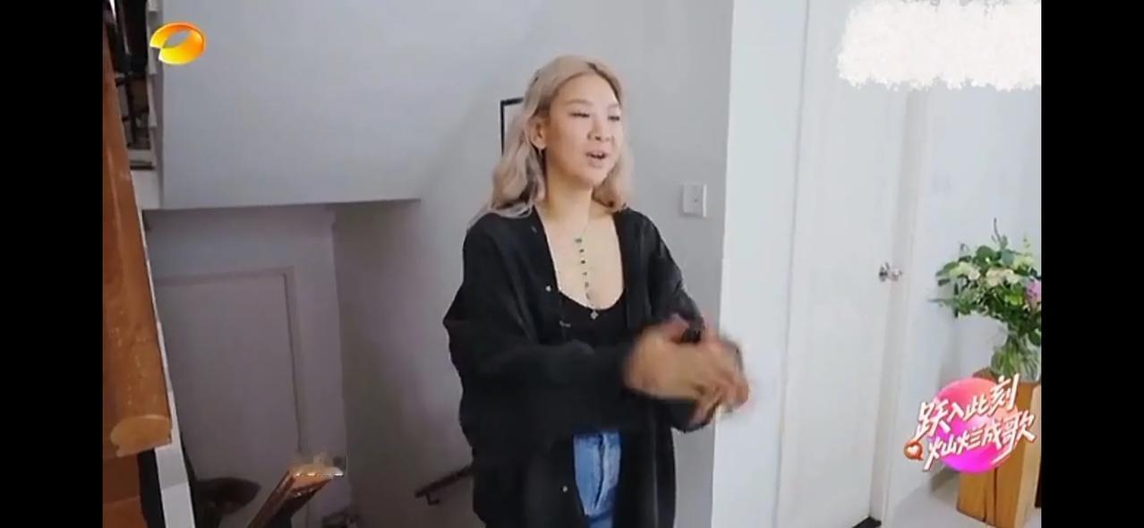 郑欣宜，还是发生意外了！
正当很多网友在期待着能看到郑欣宜在《歌手》中的演唱时，