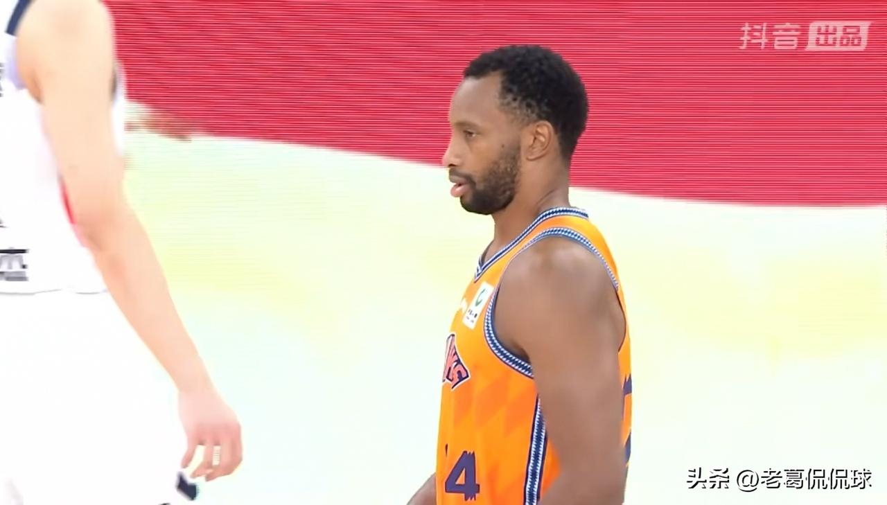 上海久事外援弗格的上场时间真是太少了！在今天上海久事主场以112：96大胜山东高