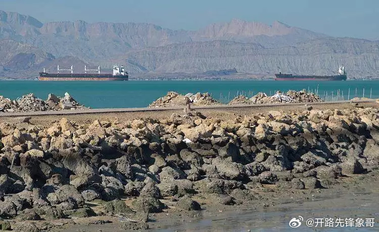 当地时间26日凌晨，伊朗伊斯兰议会民事委员会主席表示，“我们正在寻求一项法案，既