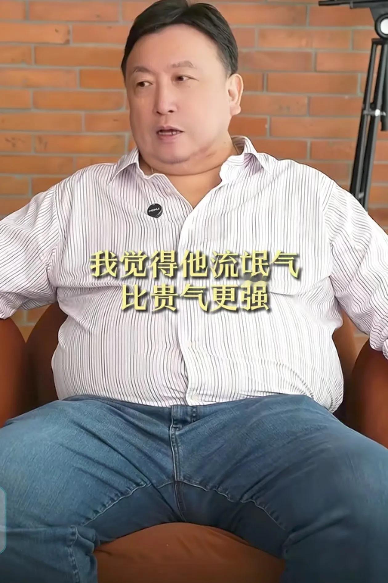 王晶说尊龙的流氓气比他的贵气更重，尊龙的贵气是在拍《末代皇帝》时，导演贝托鲁奇调