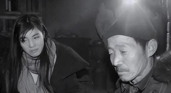 1998年冬天，5岁的朱雨婷被寄养到陕西沙河子镇的鱼录庆家，6年后亲生父母强行带