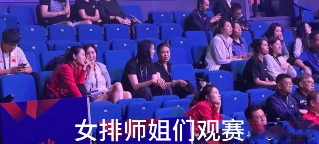 【观众席好多“师姐”，你认出了谁】
第一局25：14
第二局24：26
第三局2