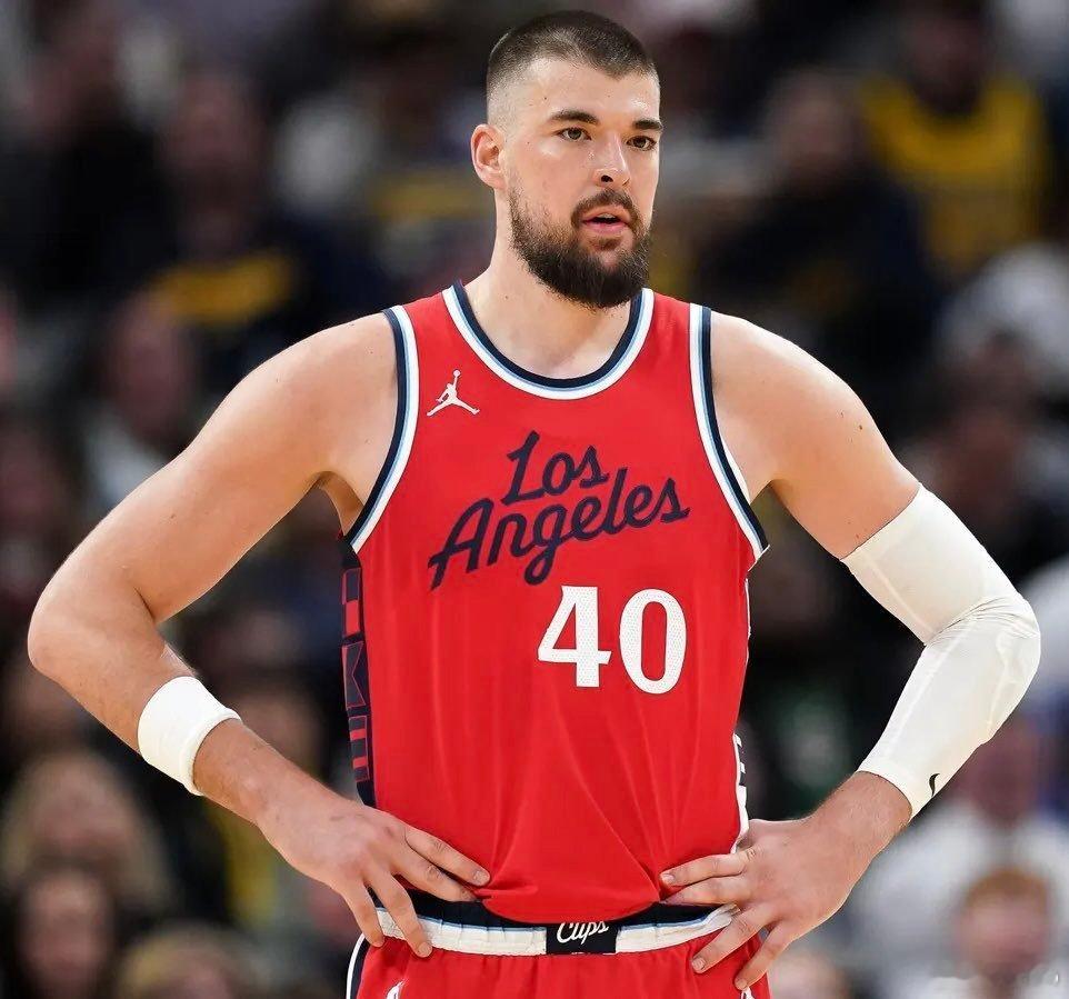 快船队中锋祖巴茨因左脚踝二级扭伤，将缺阵三周。干脆直接把状元签给雷霆吧🥀打完国