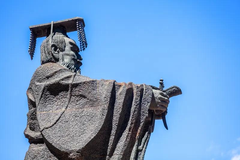 秦始皇：千古一帝的光辉与阴影，揭开那段尘封的真实人生

在浩瀚的中国历史长河中，