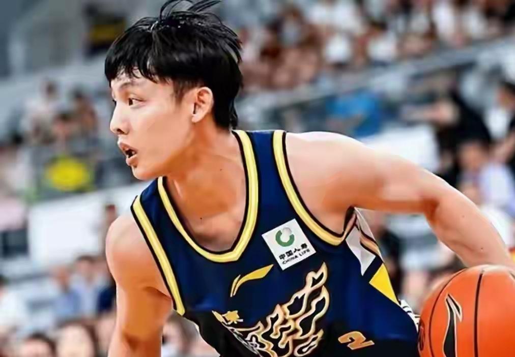 孤身扛起全队进攻！徐杰18+6+3拼尽全力，奈何双拳难敌四手
广东与广州的德比之