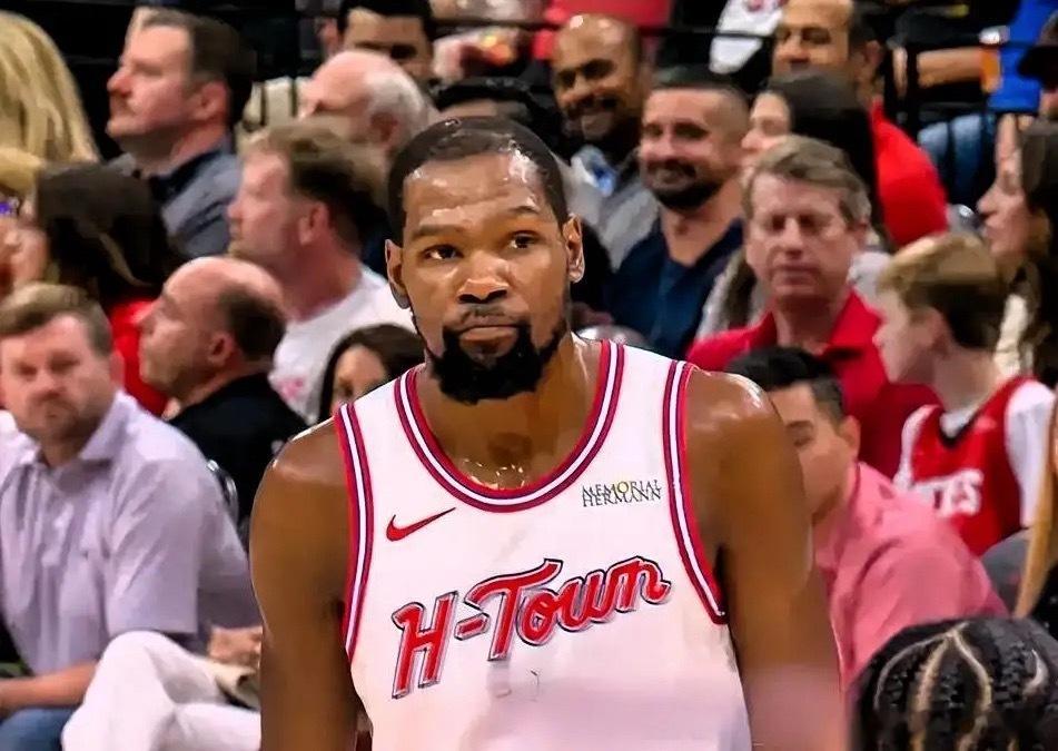 0-3落后！火箭超巨杜兰特复出无望了啊G3赛后，火箭主教练乌度卡接受采访时，被问