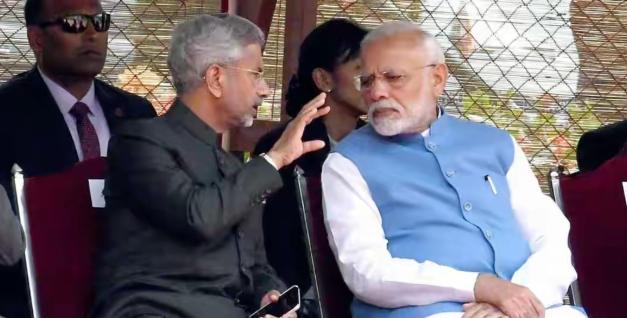 急疯了！印度高层集体焦虑，派多名部长奔赴海湾！

现在中东那一片乱的厉害，美伊谈