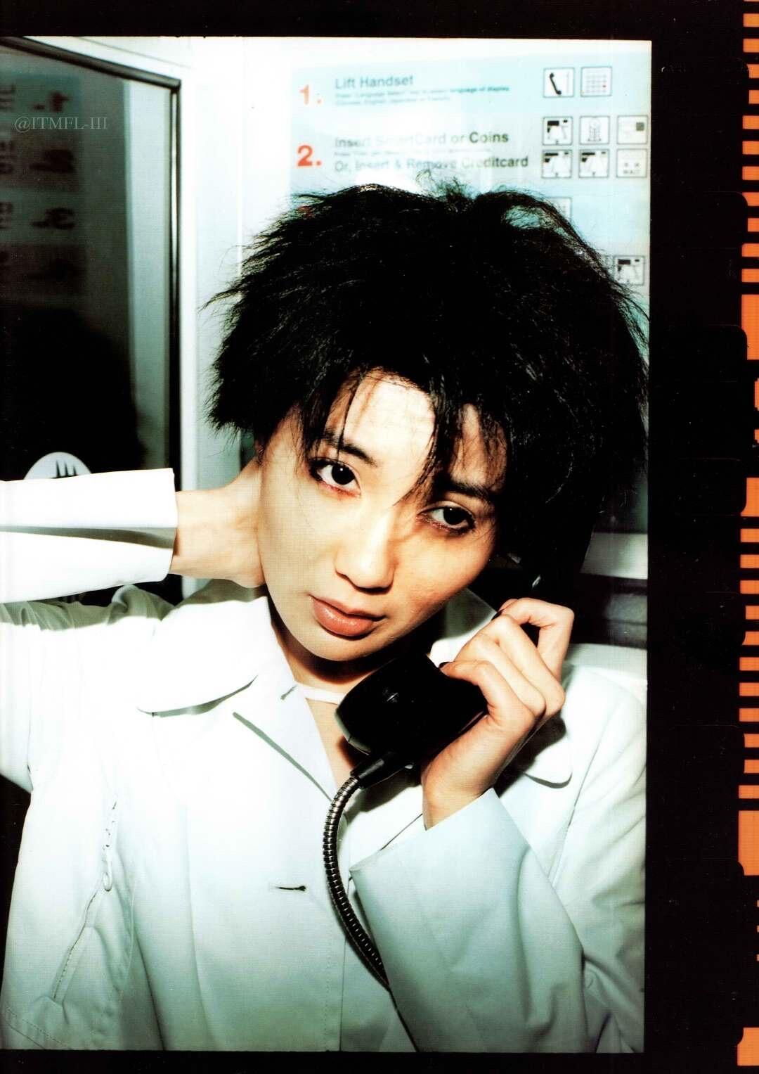 1997年香港《Amoeba》 杂志4月刊封面人物张曼玉，这次拍摄的造型和发型均