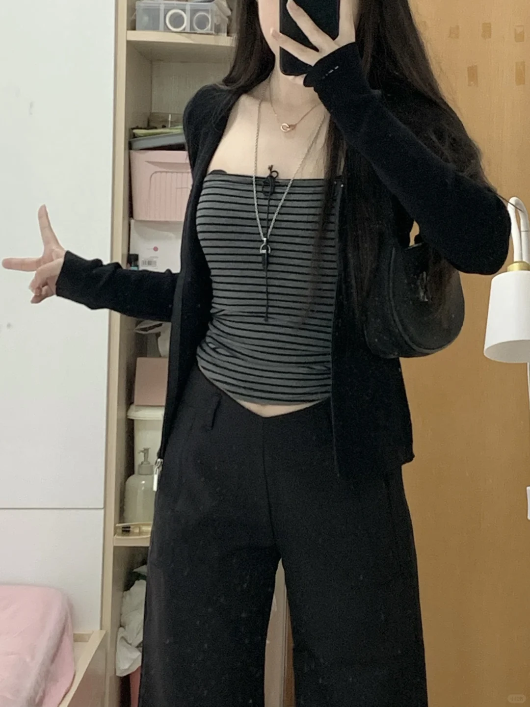 160/100一身黑太显瘦啦～