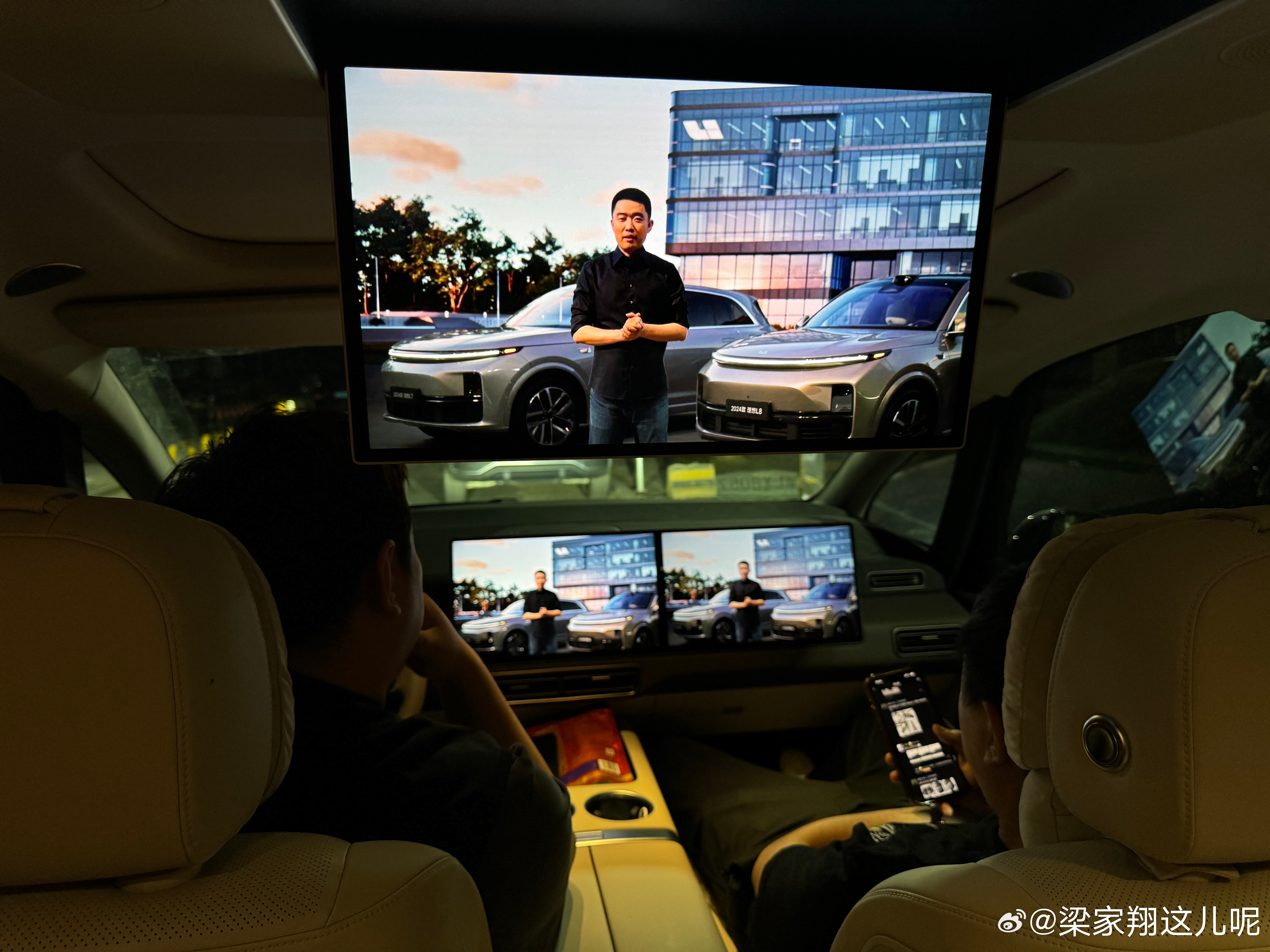 #理想L6# 发布会正确打开方式…在我的MEGA里面跟朋友们看[doge]#梁家