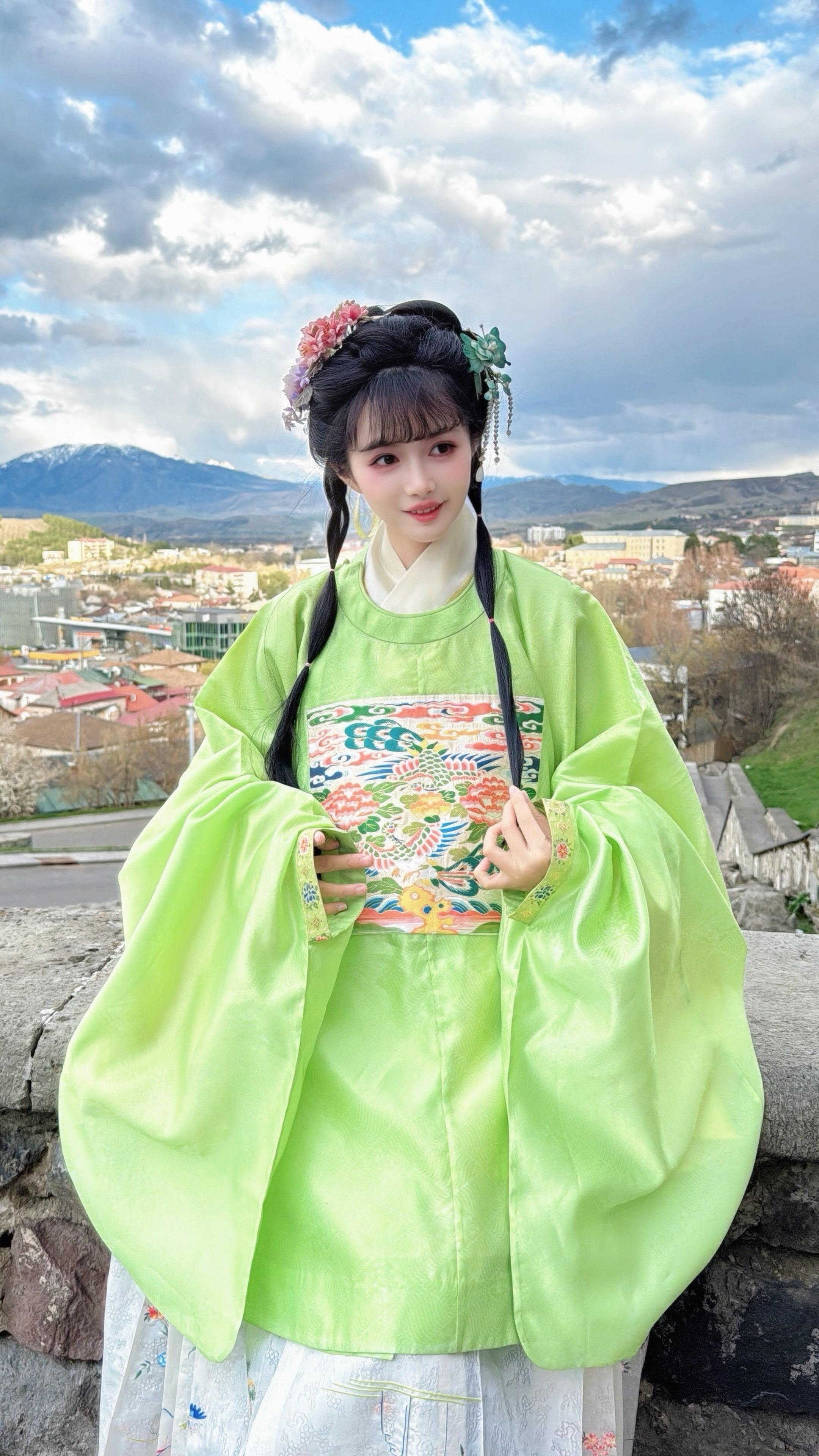 噢，原来你喜欢 明艳动人的绿孔雀。