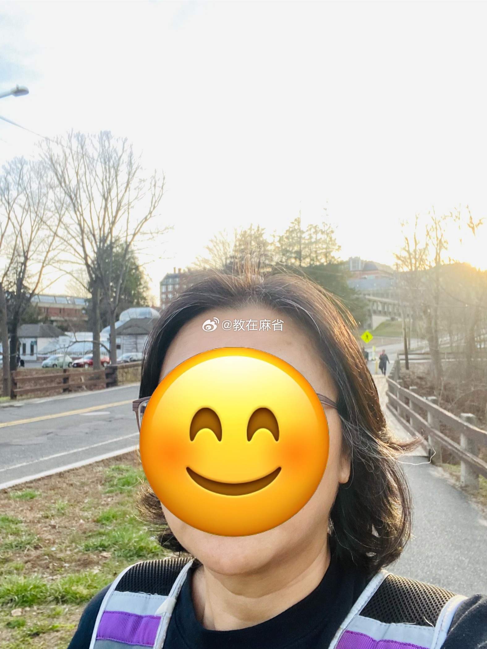 来，上图。 图一，60刀发廊剪的；图二， 零元自己剪的。 