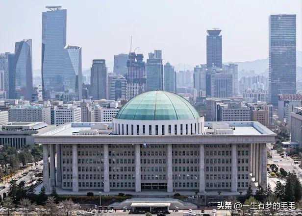 6日，韩国选举管理委员会公布的政治献金数据显示，2025年韩国303名国会议员后