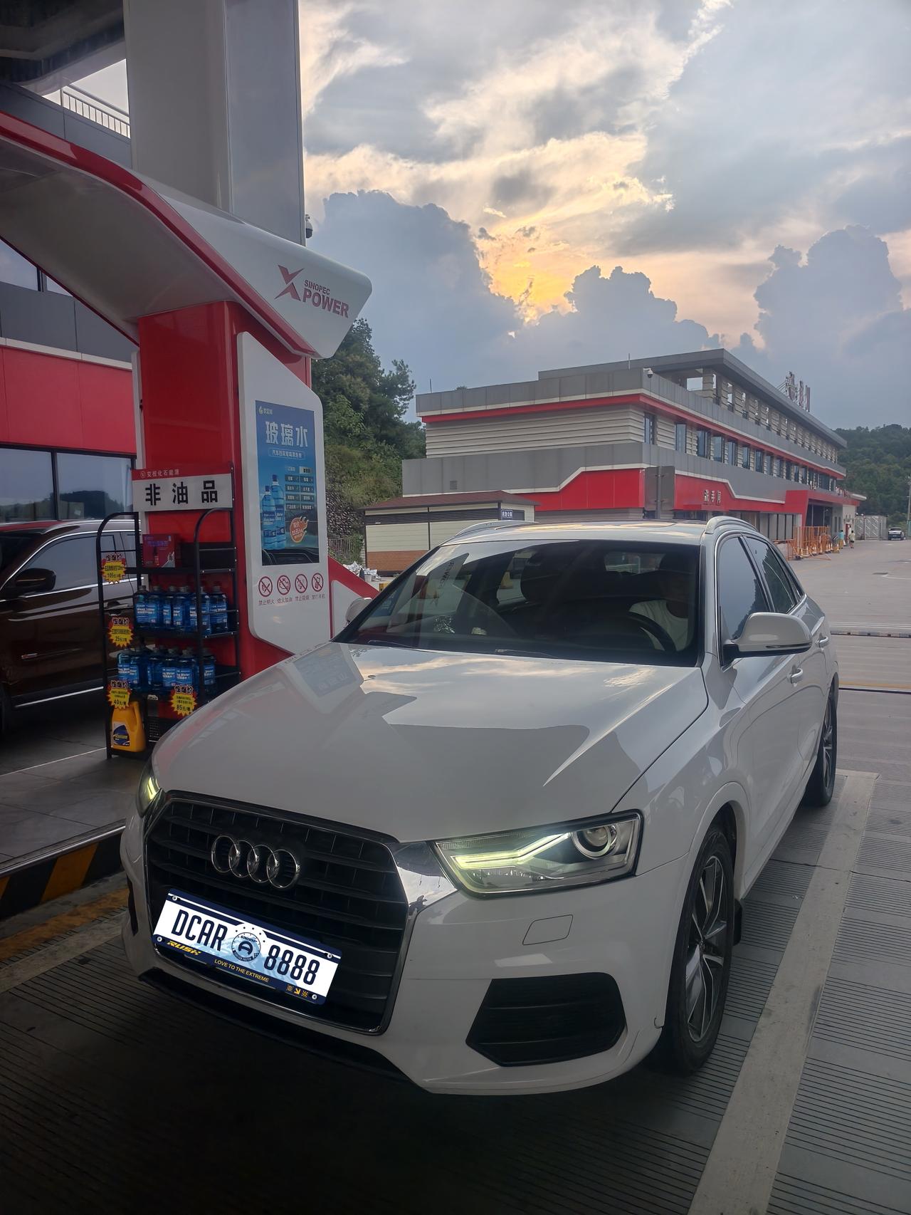 年轻人买第一台二手车，我的核心观点就三个词：便宜、耐造、好修。
首先，预算千万别