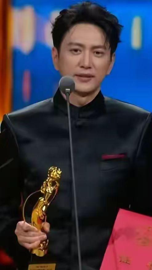 王仁君，1983年生于山东聊城，国家话剧院演员，毕业于北京电影学院。2008年凭