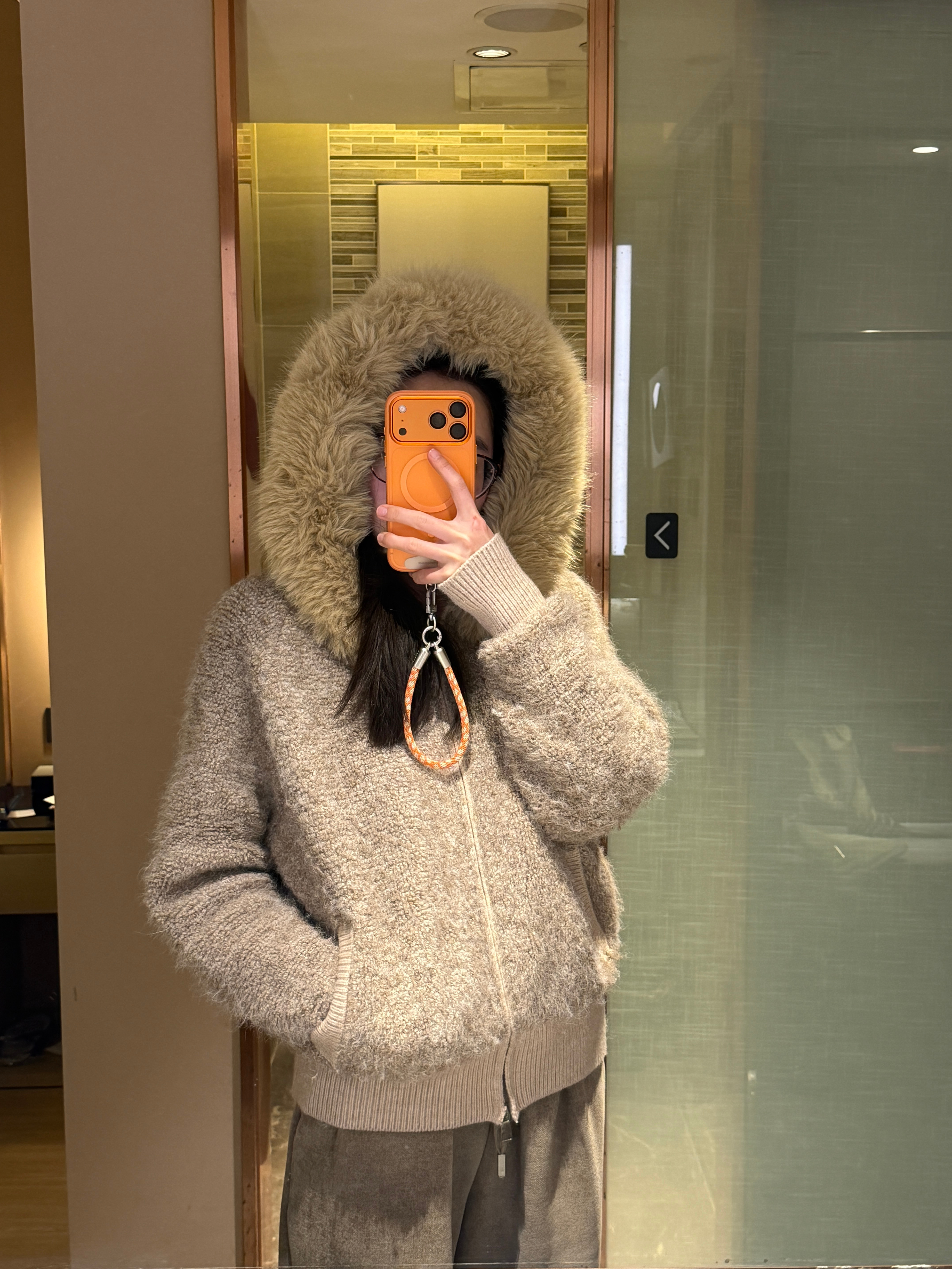 来昆明工作，本来今天就可以结束想了一下还是多留一晚，明天顺带给脸补个🪡圆脸真的