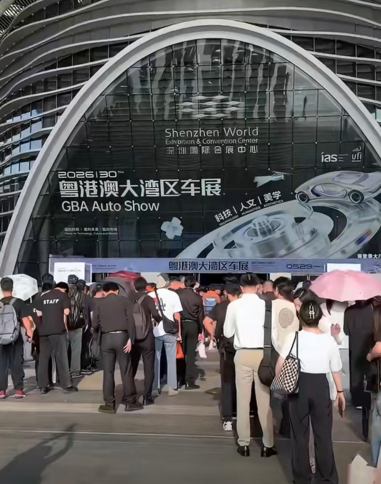 大湾区车展的硬核科技 从地面智能驾驶到低空立体出行，科技正把未来交通“搬”到眼前