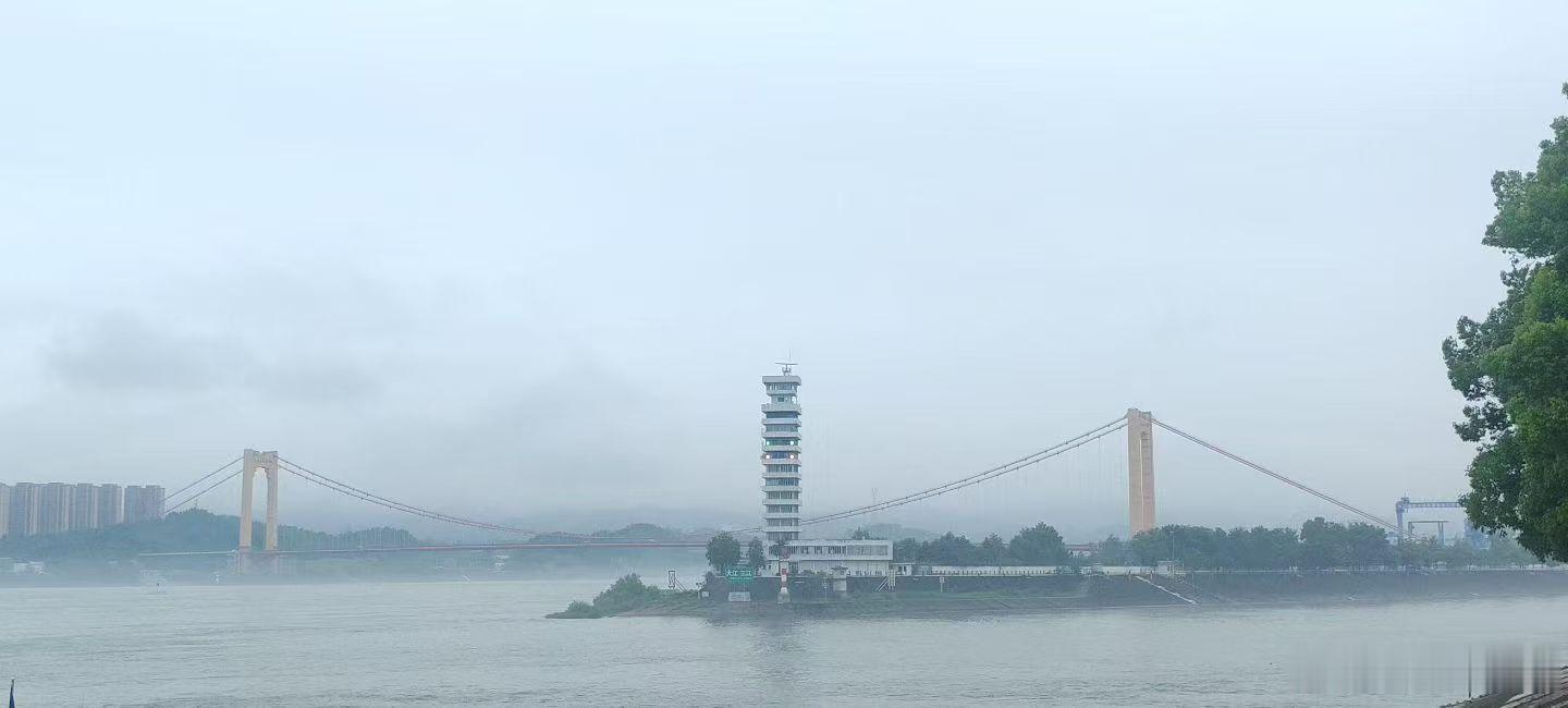 早安你已连续早安问候3244天，昨晚睡了7小时37分钟。人生的意义不在于拿一手好